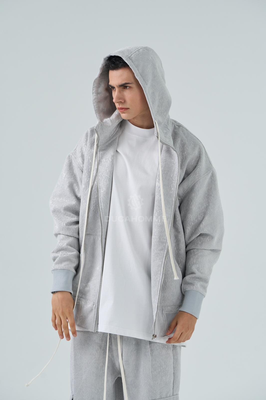 Completo Sartoriale Ricamato Similar Versacë con Cappuccio