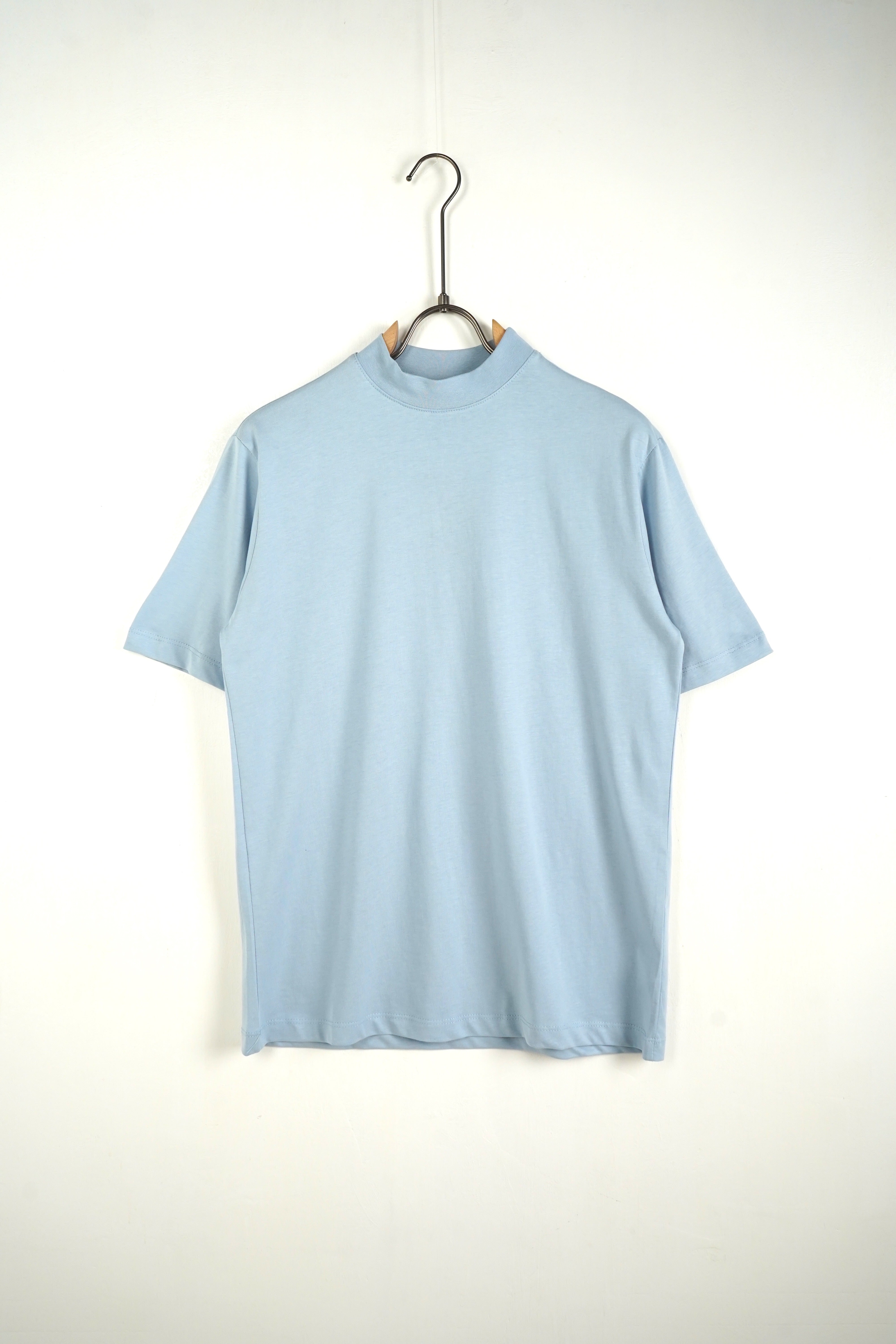 T-SHIRT COLLO ALTO CELESTE