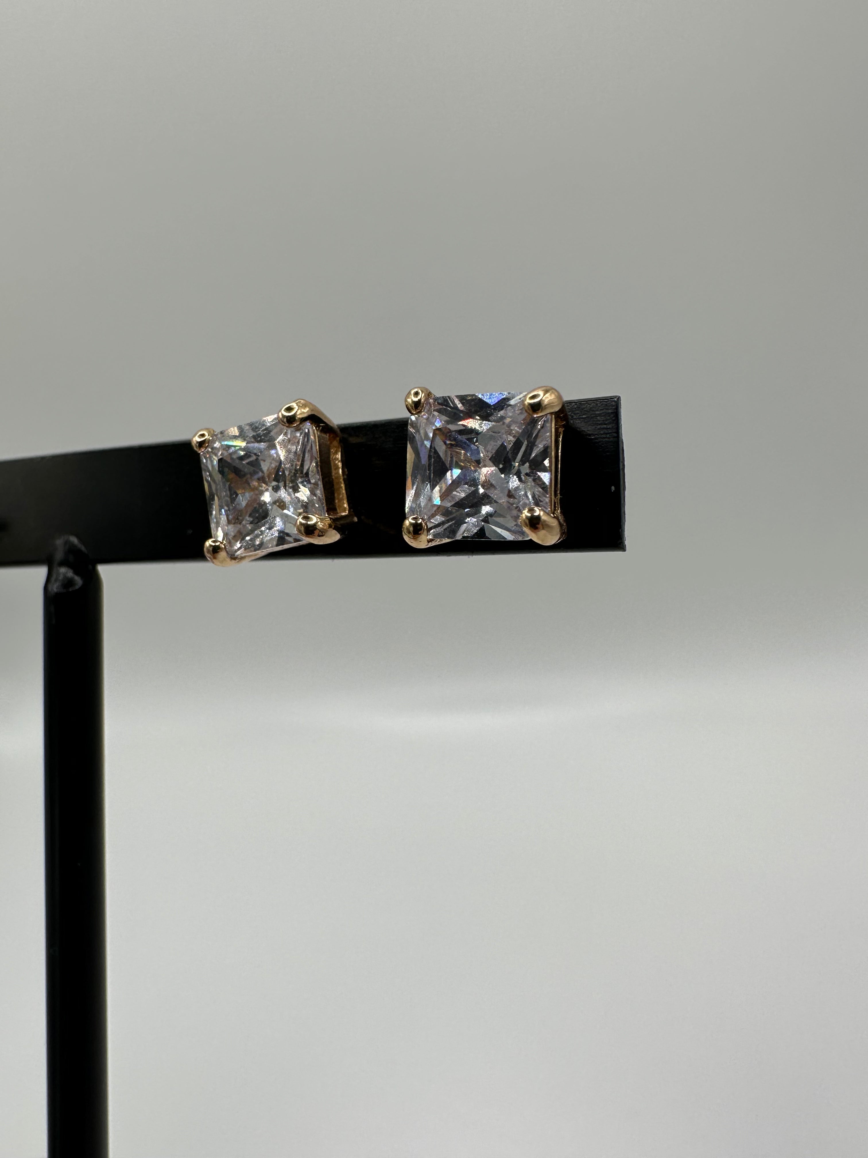 ORECCHINO PUNTO LUCE QUADRATO ORO