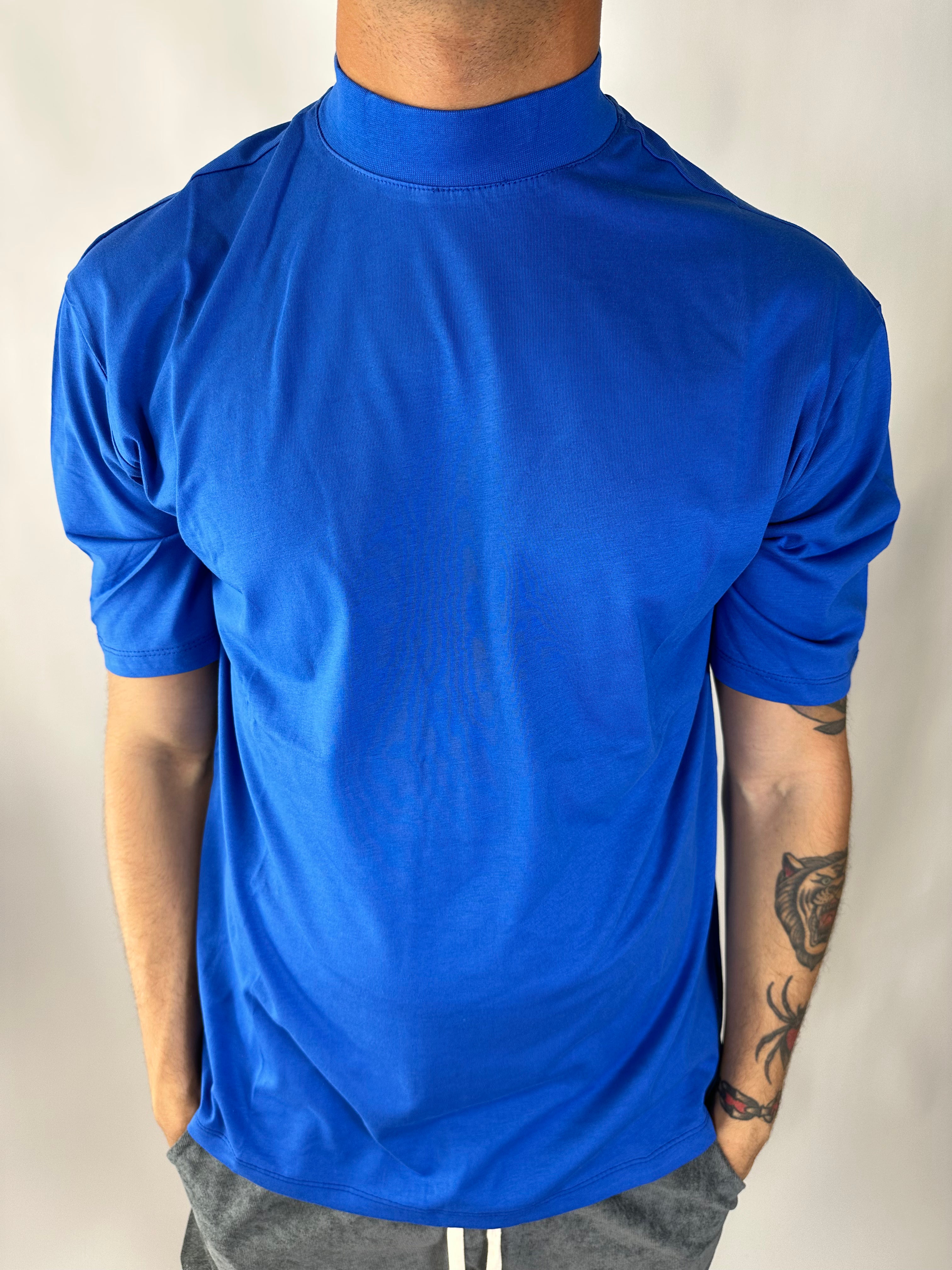 T-SHIRT COLLO ALTO Blu Royal