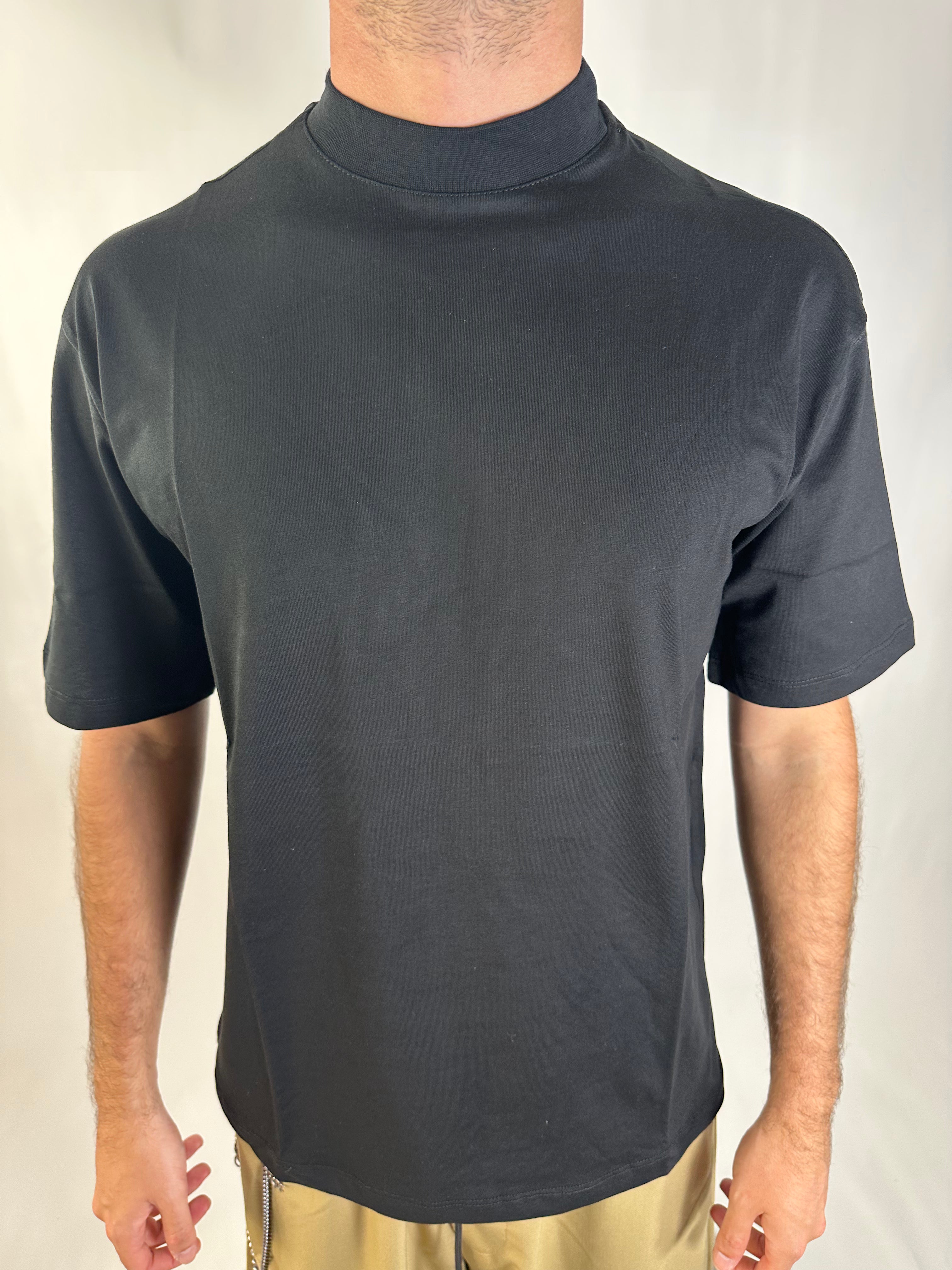 T-SHIRT COLLO ALTO NERA