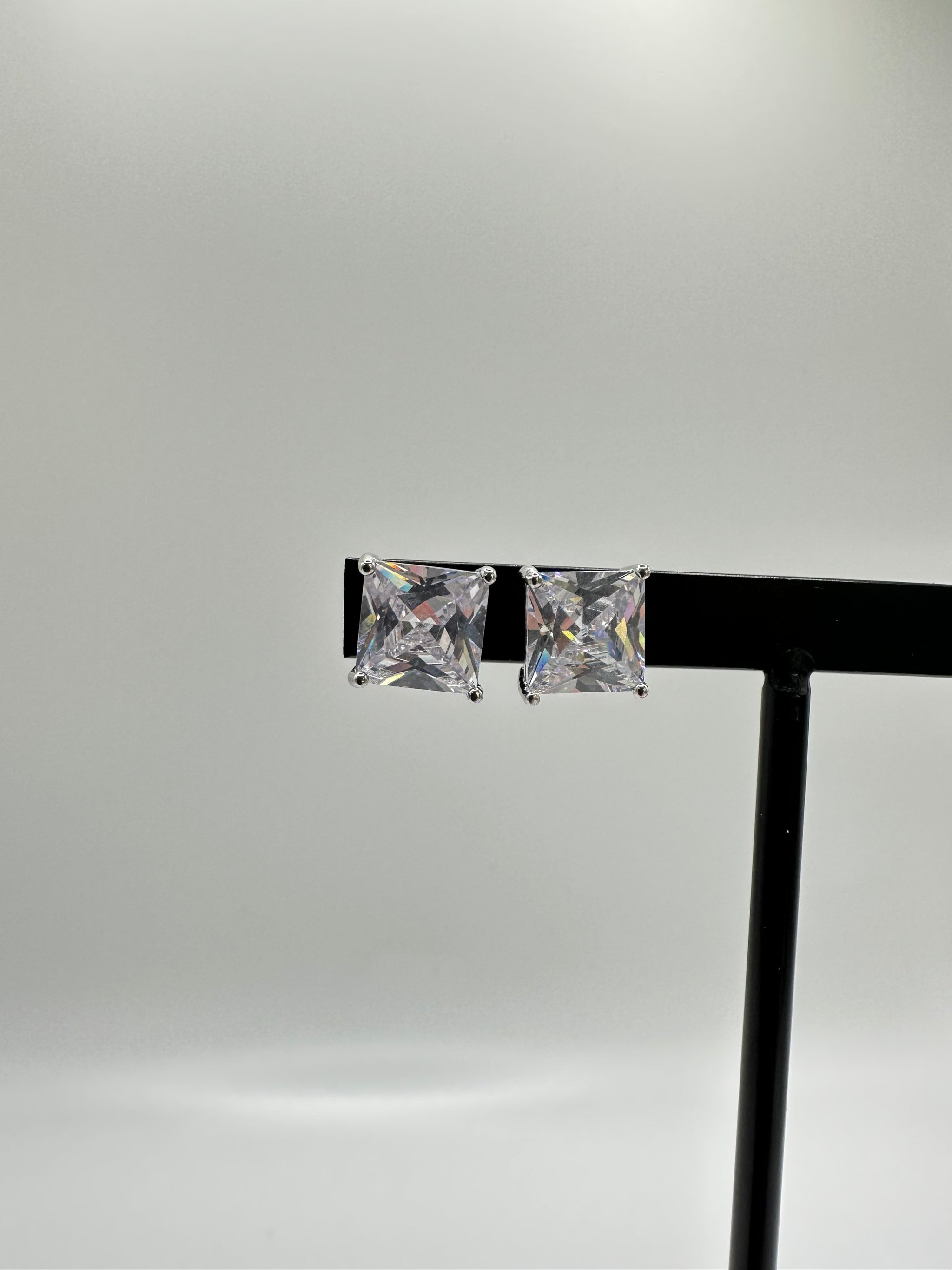 Orecchini a perno piccolo elegante taglio tondo 2 ct diamante simulato