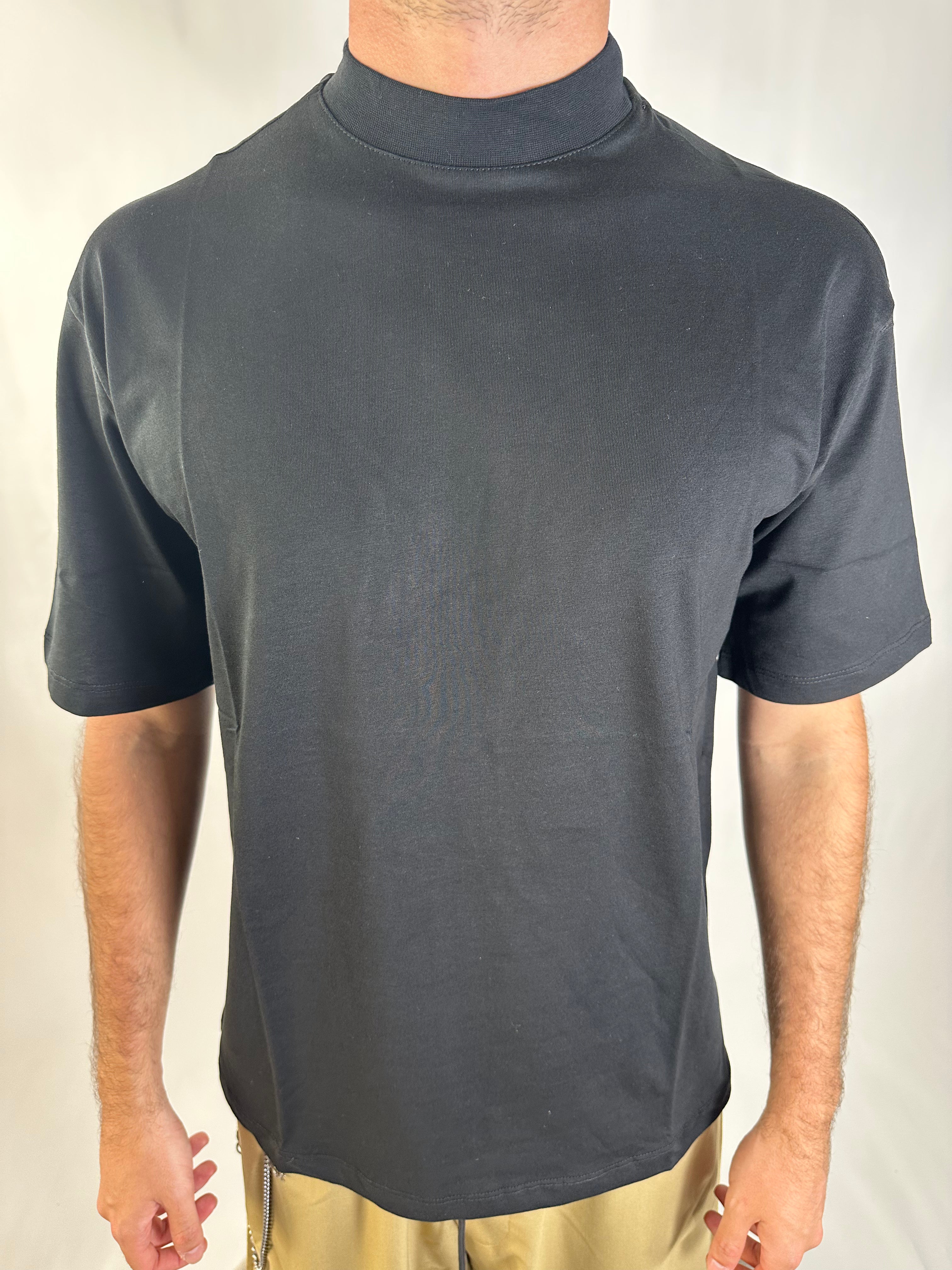 T-SHIRT COLLO ALTO NERA